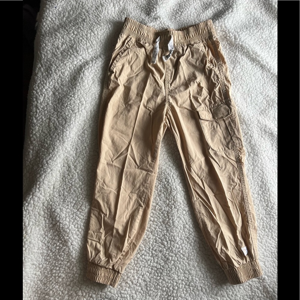 Cream kid pants 🎂